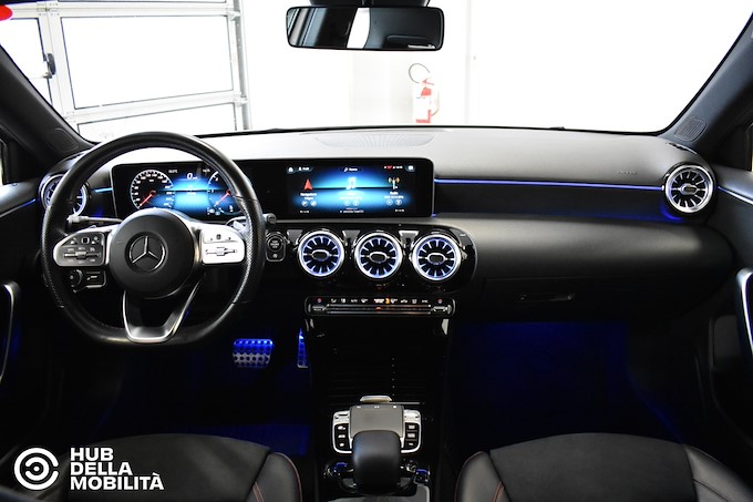 MERCEDES-BENZ A 200 d Automatic Premium